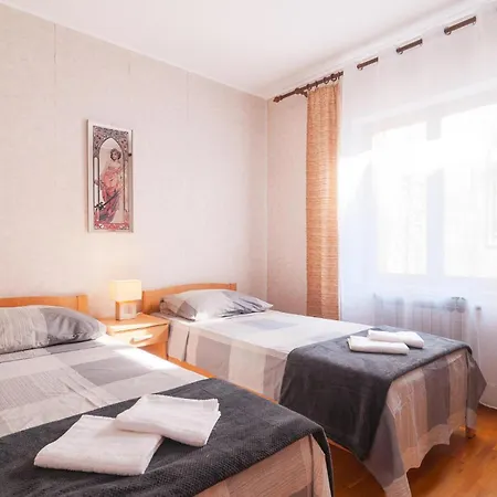 Pet Friendly In With Kitchen *